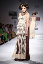 Model walk the ramp for Paras and Shalini Show at Wills Lifestyle India Fashion Week 2012 day 1 on 6th Oct 2012 (33).JPG